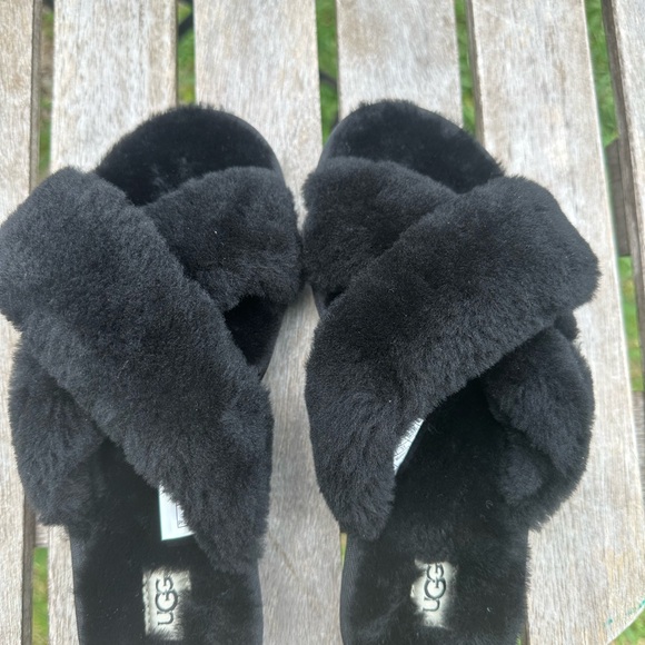 Women’s UGG flip flops,size 6,real sheep fur,black - Picture 3 of 7